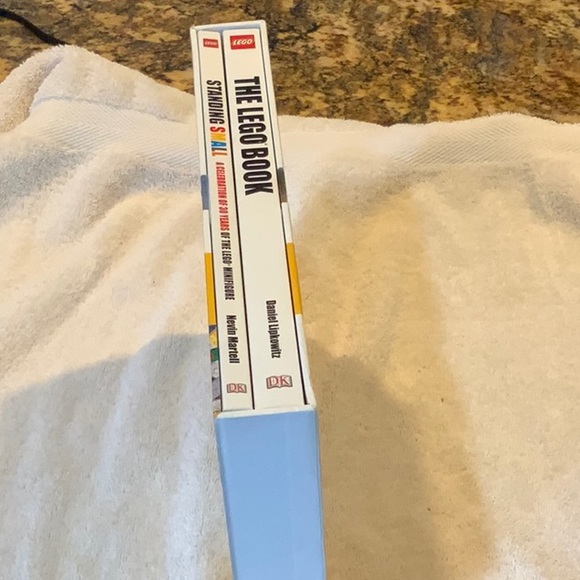 The Lego book and standing small in slip case, set hardcover - Picture 13 of 14